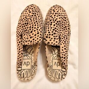 DV by Dolce Vita Women's Spotted Tan and Black Espadrilles
